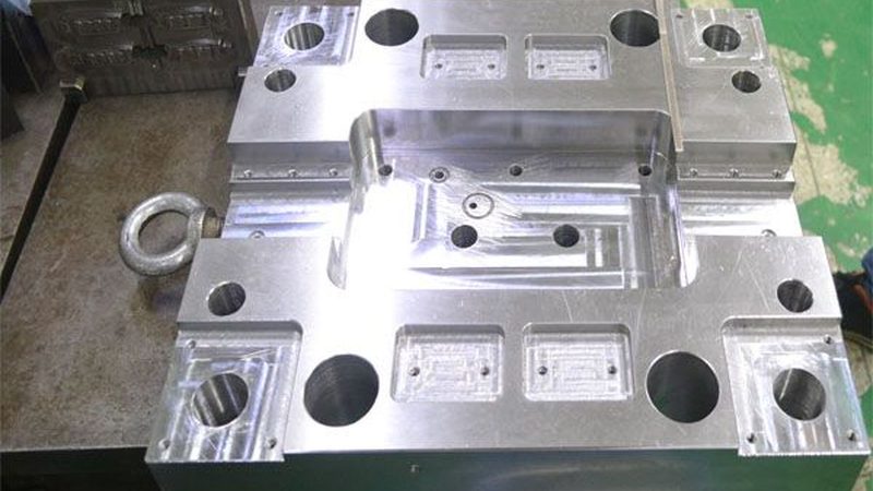 注塑模具定制，价格构成揭秘