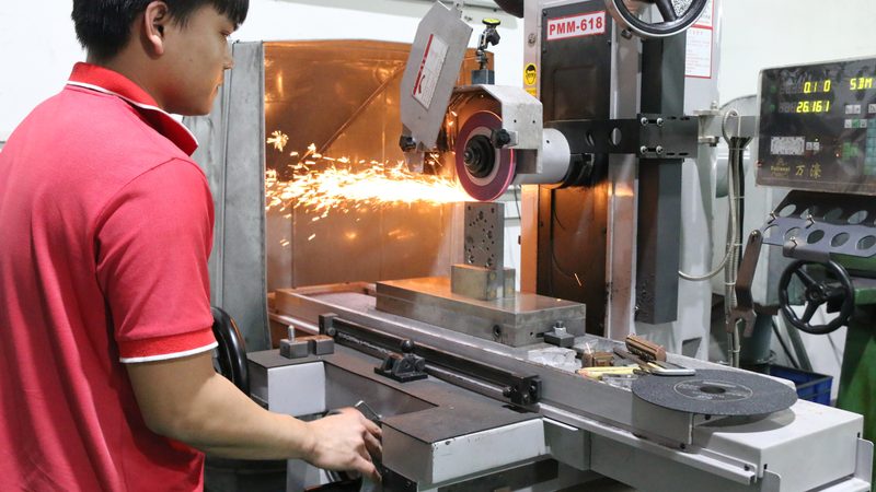 家电注塑模具：揭秘十大品牌背后的技术实力