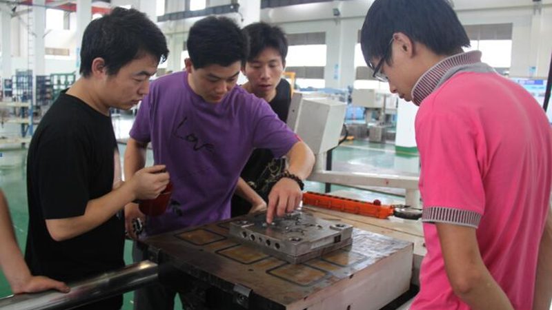 家电双色模具：揭秘其制造工艺与选择要点**